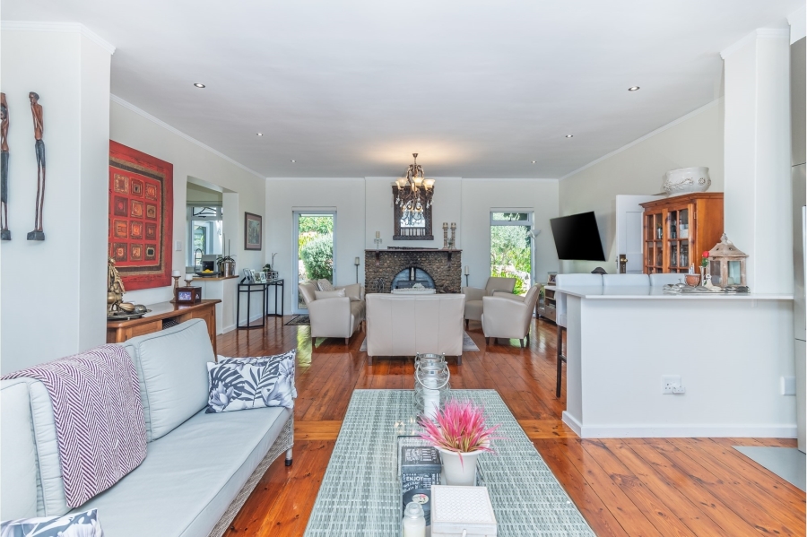 3 Bedroom Property for Sale in Cairnside Western Cape